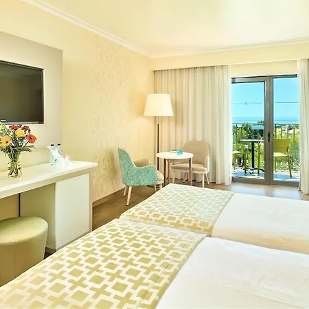 فندق Baia Grande 4*